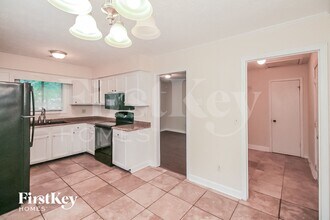 205 Lanyard Loop in Peachtree City, GA - Foto de edificio - Building Photo