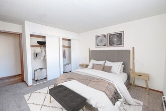 Mansard Apartments in Minneapolis, MN - Building Photo - Building Photo