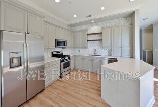 424 E Bay St in Jacksonville, FL - Building Photo - Building Photo