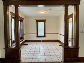 887 N Howard St in Akron, OH - Building Photo - Building Photo