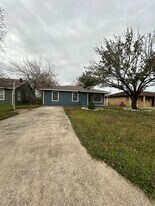 1710 N Avenue H in Freeport, TX - Building Photo