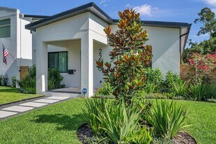 2220 2nd Ave N in St. Petersburg, FL - Building Photo