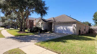 17906 Castle Heath Ln in Houston, TX - Building Photo