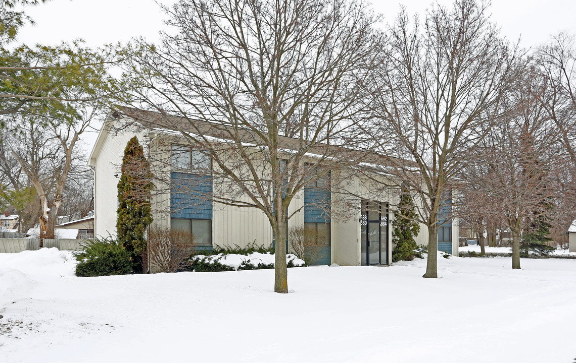 680 Joslyn Ave in Pontiac, MI - Foto de edificio