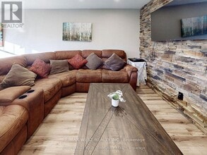 55 Davis Rd in Aurora, ON - Building Photo - Building Photo