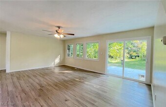 9315 Glenwood Trail in Brecksville, OH - Foto de edificio - Building Photo