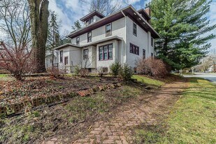 602 S Broadway Ave, Unit 1 in Urbana, IL - Building Photo