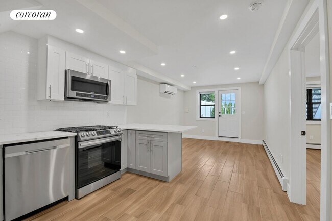 21-15 42nd St in Queens, NY - Building Photo - Building Photo
