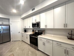 17745 Boracay Ct, Unit 4 in Venice, FL - Foto de edificio - Building Photo