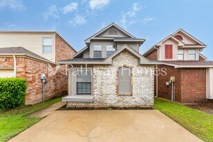 920 Fairbanks Cir in Duncanville, TX - Building Photo