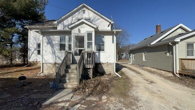 205 E Phoenix Ave in Normal, IL - Building Photo - Building Photo