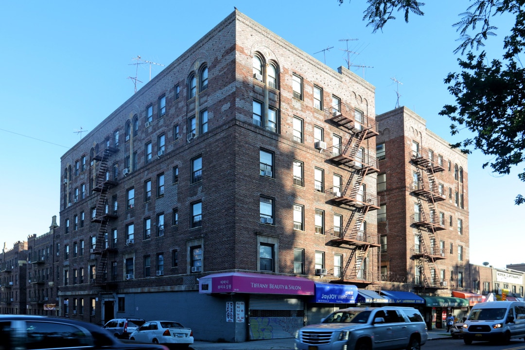 3414-3426 Union St in Flushing, NY - Building Photo