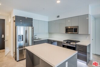 214 Westmoreland Ave in Los Angeles, CA - Building Photo - Building Photo