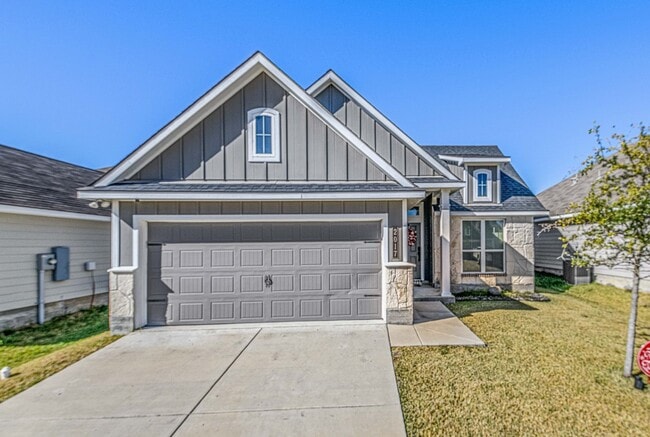 FEB 2026! Beautiful 3/2 Home w/ Huge Backyard in Edgewater! in Bryan, TX - Building Photo - Building Photo