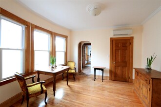 900 Massachusetts Ave, Unit 5 in Cambridge, MA - Foto de edificio - Building Photo