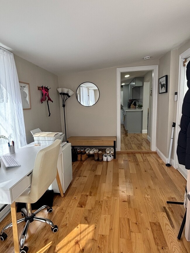 34-1 Savoy Ave, Unit 1 in Dracut, MA - Foto de edificio - Building Photo