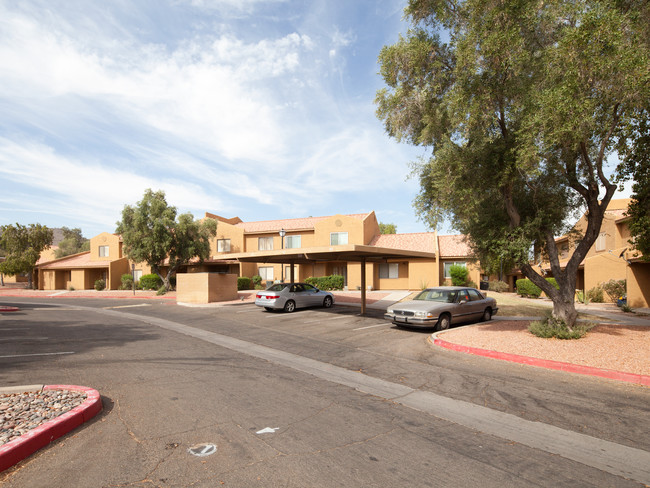 Shadow Mountain Villas in Phoenix, AZ - Building Photo - Building Photo