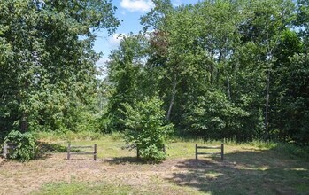 27 Pine St in Pepperell, MA - Foto de edificio - Building Photo