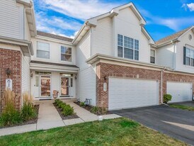 827 Riding Ln in St. Charles, IL - Building Photo