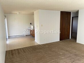 351 NE 78th Ave in Portland, OR - Building Photo - Building Photo