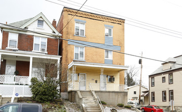 1136 Greenfield Ave in Pittsburgh, PA - Building Photo - Building Photo