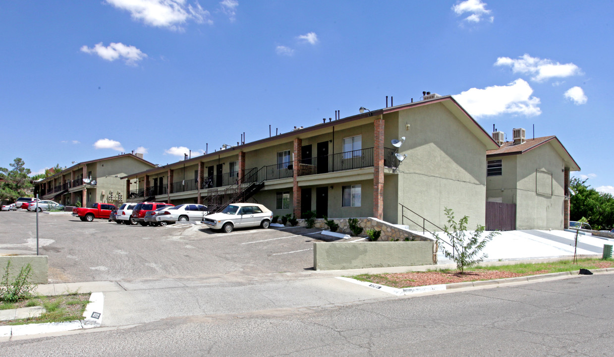 Tres Pinos Apartments in El Paso, TX - Building Photo