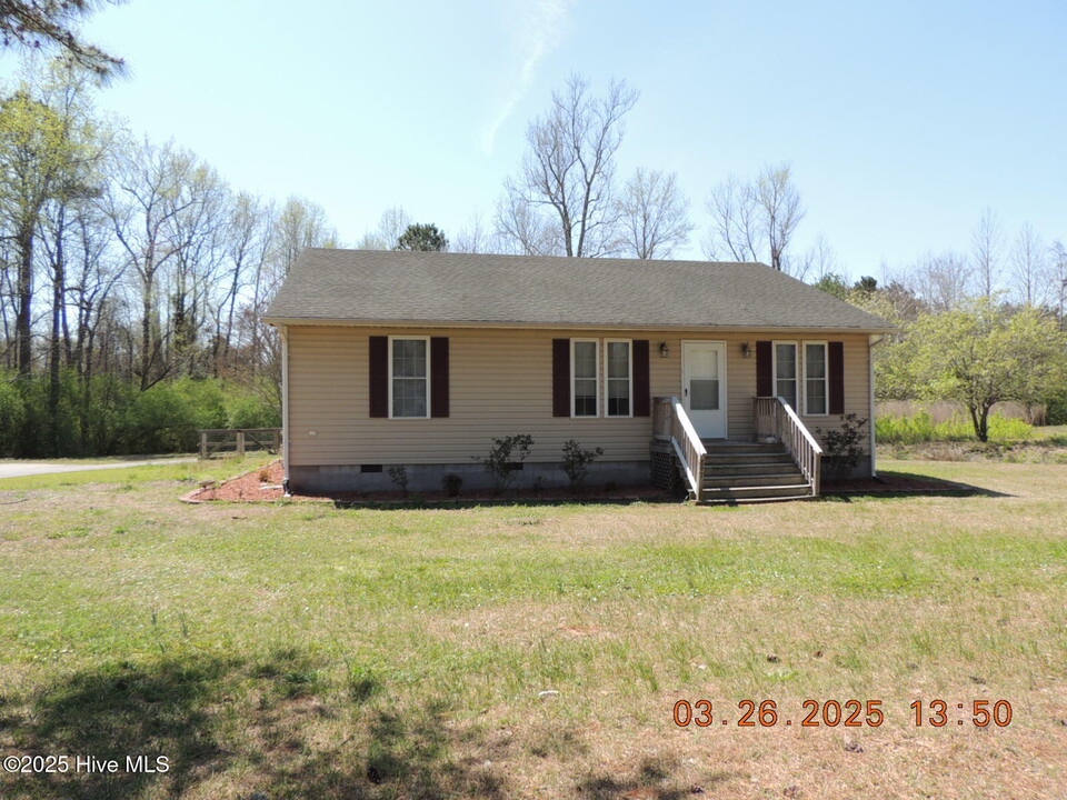 897 Nine Mile Rd in Richlands, NC - Building Photo