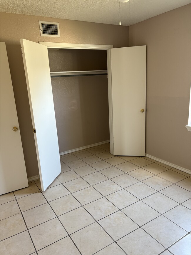 1801 N Wells St, Unit 3 in Kingsville, TX - Building Photo - Building Photo