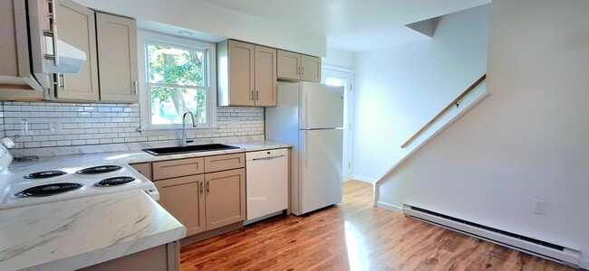 323 N Cherry Alley in Elizabethtown, PA - Building Photo - Building Photo