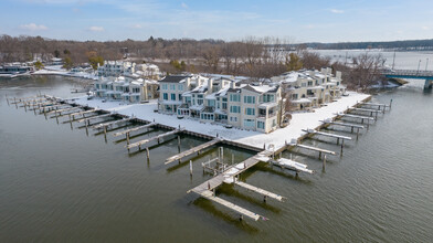 East Shore Harbour in Saugatuck, MI - Building Photo - Building Photo