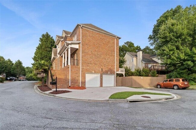 1711 Summit Glen Ln NE in Atlanta, GA - Building Photo - Building Photo
