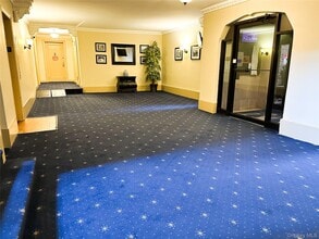 312 Main St in White Plains, NY - Building Photo - Building Photo