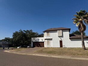 9810 Spindrift Dr in Laredo, TX - Building Photo - Building Photo