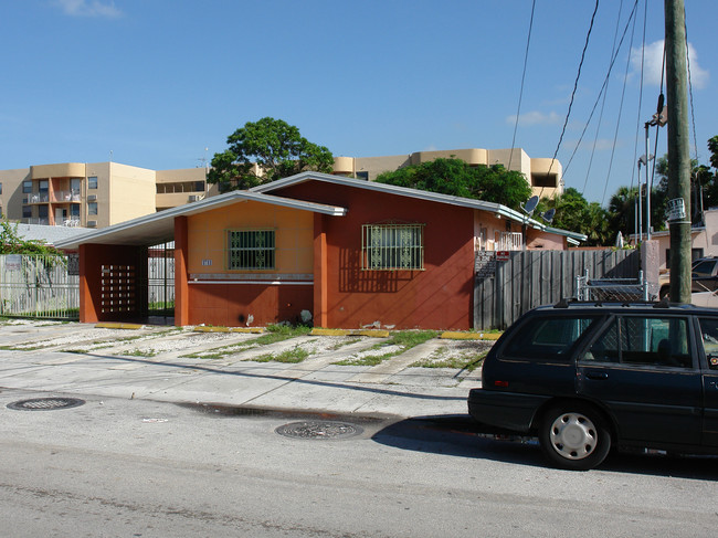 1711 SW 5th St in Miami, FL - Building Photo - Building Photo