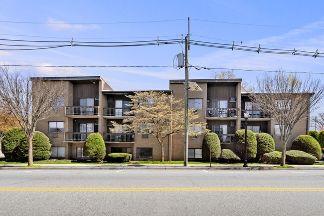 The Highlander in Wood Ridge, NJ - Foto de edificio - Building Photo