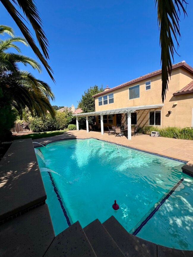 8441 Briggs Dr in Roseville, CA - Foto de edificio - Building Photo