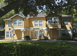 Willow Court in Menlo Park, CA - Building Photo - Building Photo