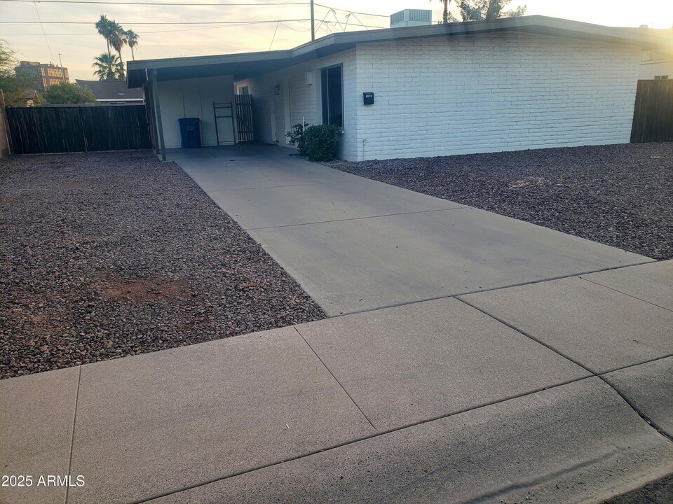 1307 E Campus Dr in Tempe, AZ - Building Photo