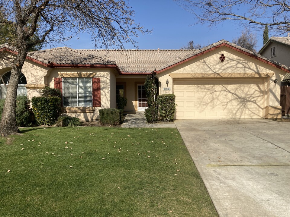 11418 White River Dr in Bakersfield, CA - Building Photo