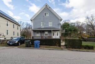 54 Mowry Ave in Norwich, CT - Building Photo