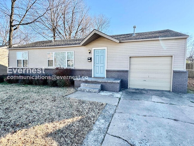 202 E 6th St in Owasso, OK - Building Photo - Building Photo