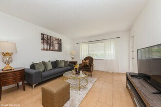 2581 Garden Dr S in Lake Worth Beach, FL - Building Photo - Building Photo