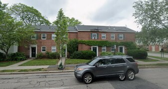 29 Gerry Rd, Unit 1 in Chestnut Hill, MA - Building Photo