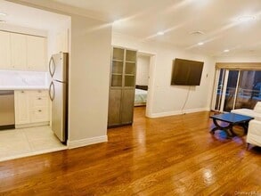 100 Cutter Mill Rd, Unit 4G in Great Neck Plaza, NY - Foto de edificio - Building Photo