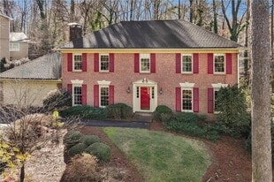 5189 Hidden Branches Cir in Dunwoody, GA - Building Photo