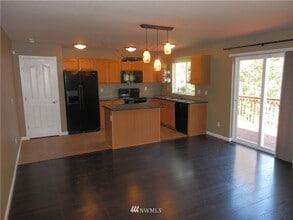 2149 Indigo Pointe Pl in Port Orchard, WA - Foto de edificio - Building Photo