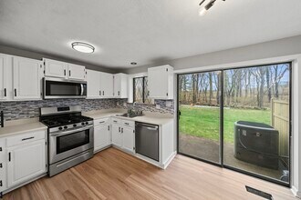 68 Sterling Ln in Haverhill, MA - Building Photo - Building Photo