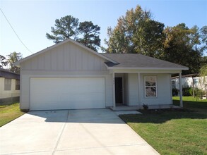 357 Goldenrod in Livingston, TX - Foto de edificio - Building Photo