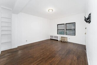 32 Cornelia St, Unit 1A in New York, NY - Building Photo - Building Photo