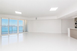 17201 Collins Ave in North Miami Beach, FL - Building Photo